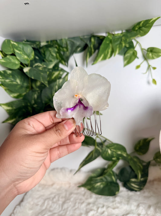 Amethyst Glow – Orchid Hair Comb