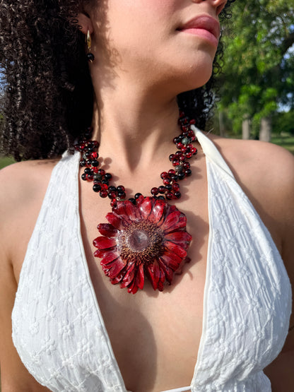 Crimson Gerbera Statement Necklace(pre-venta 16-oct)