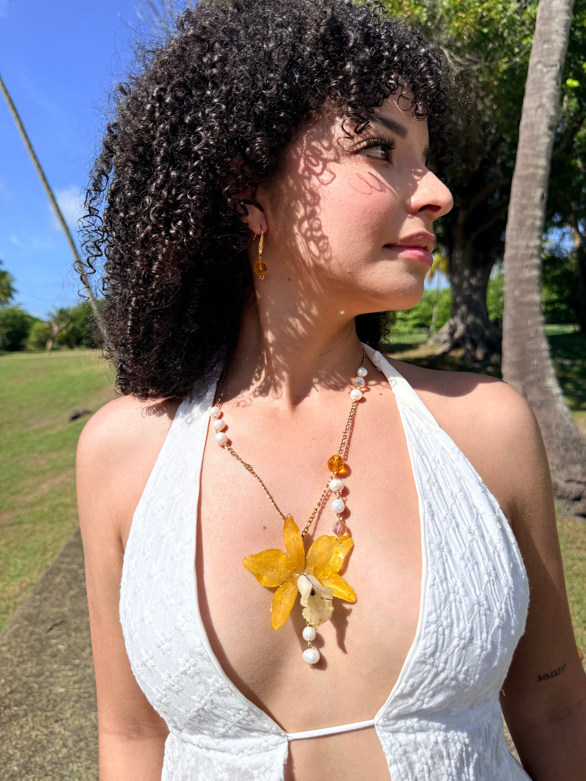 Golden Cattleya pearl necklace