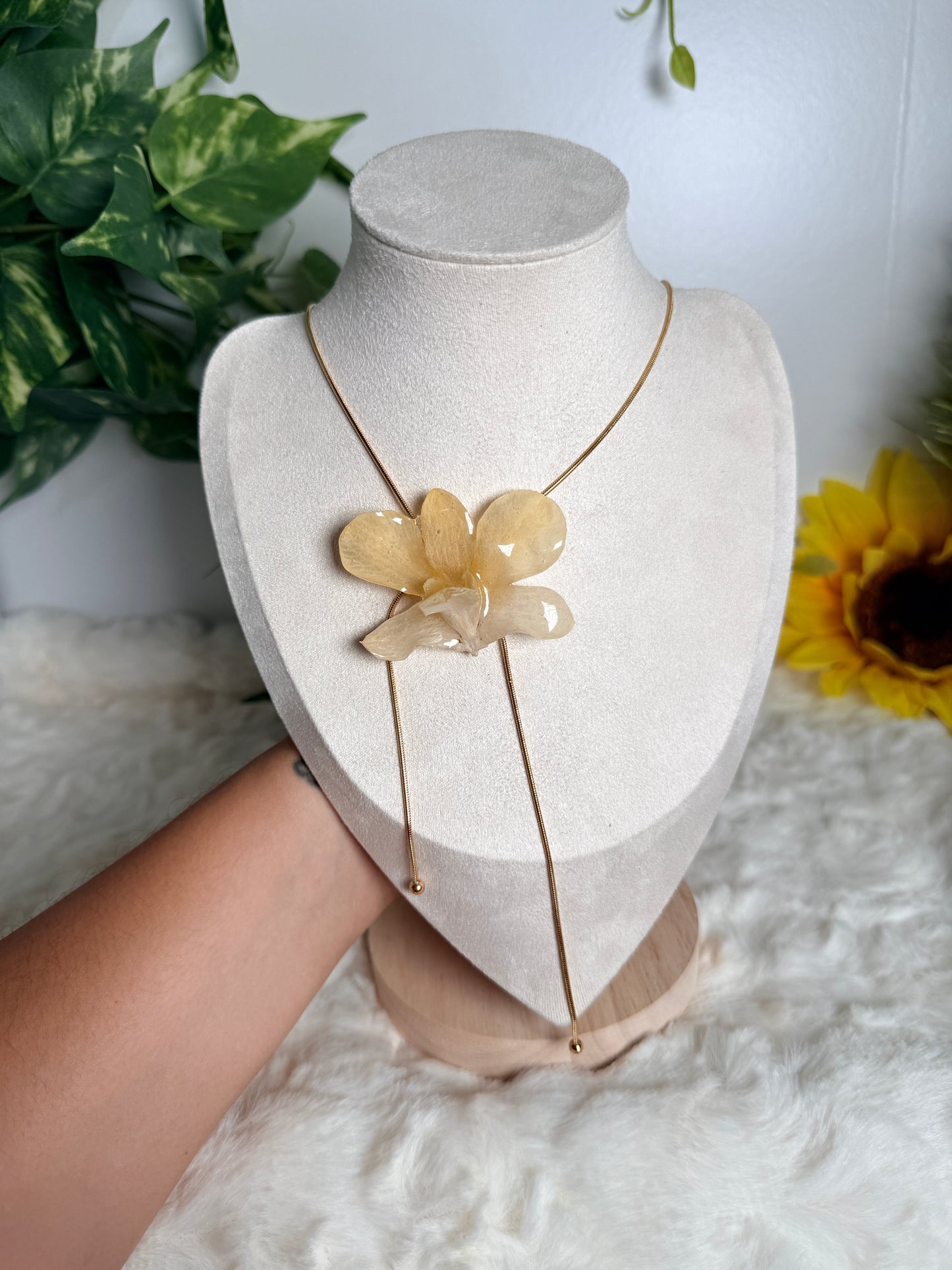 Ivory Bloom – Lariat Orchid Necklace