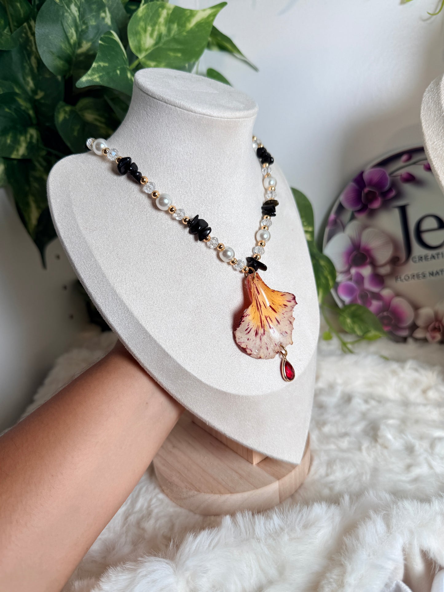 Flamboyán Noir Necklace