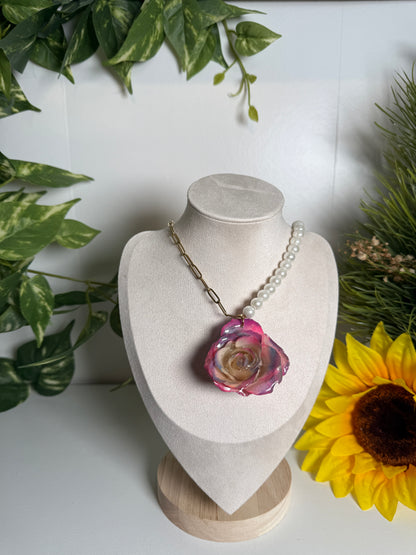 Rose pearl necklace