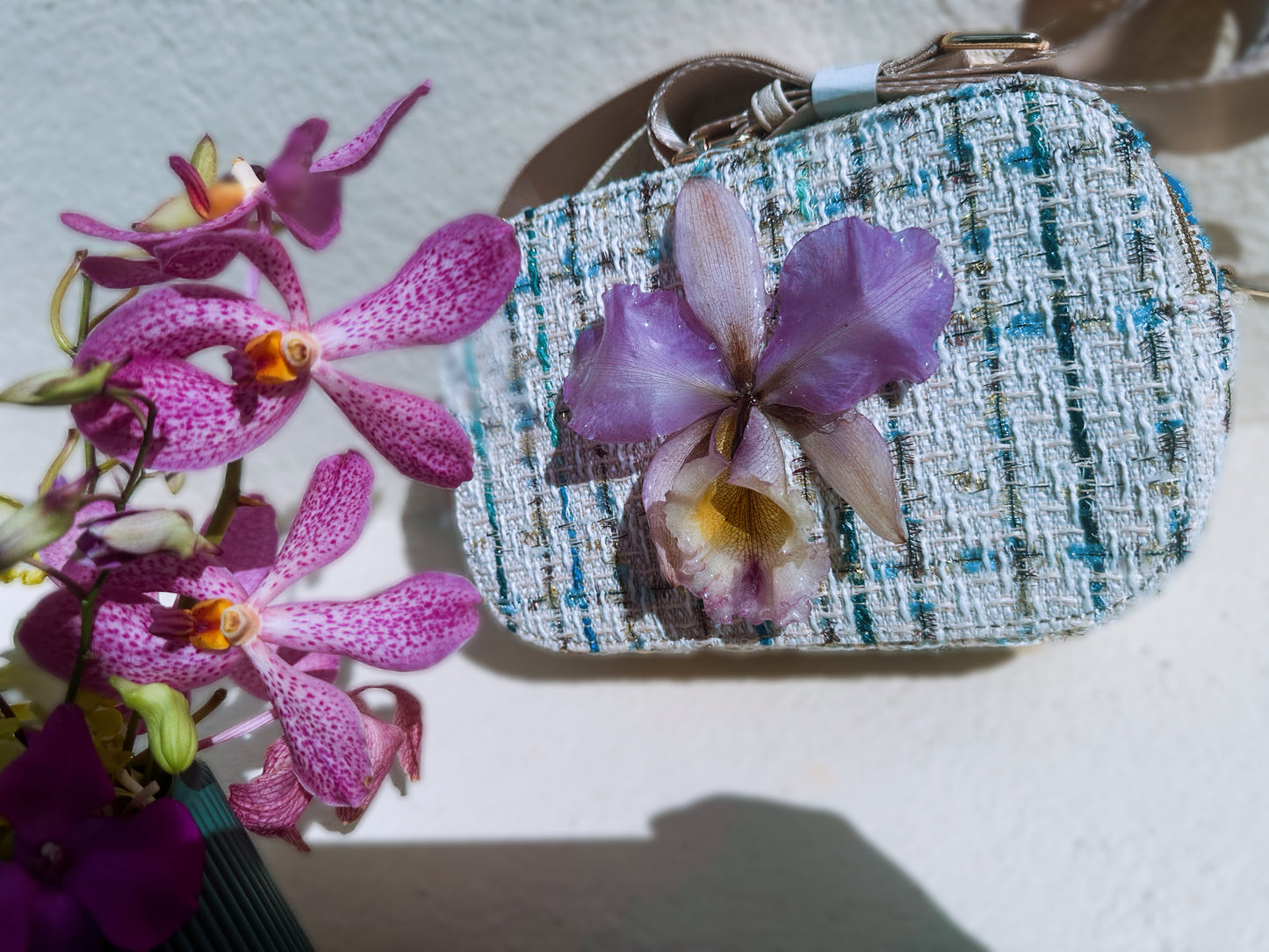 Cartera con orquídea Cattleya natural