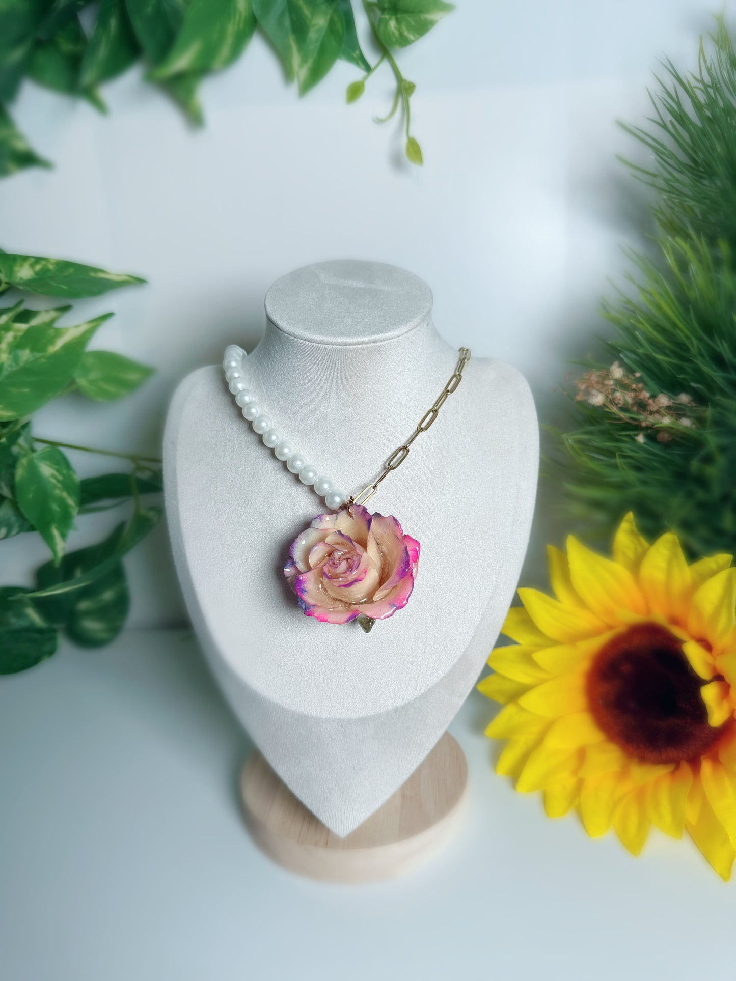 Rose pearl necklace