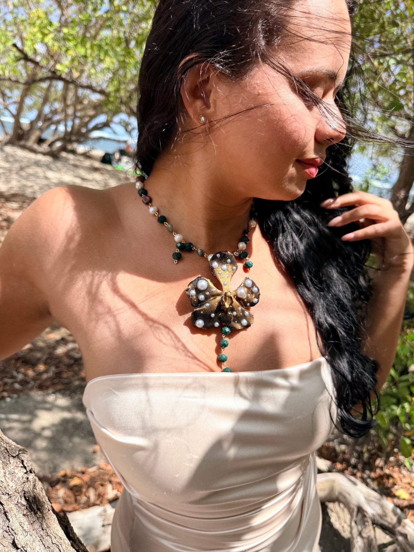 Vanda Noir Pearl Necklace