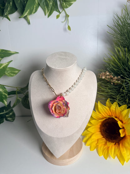 Rose pearl necklace