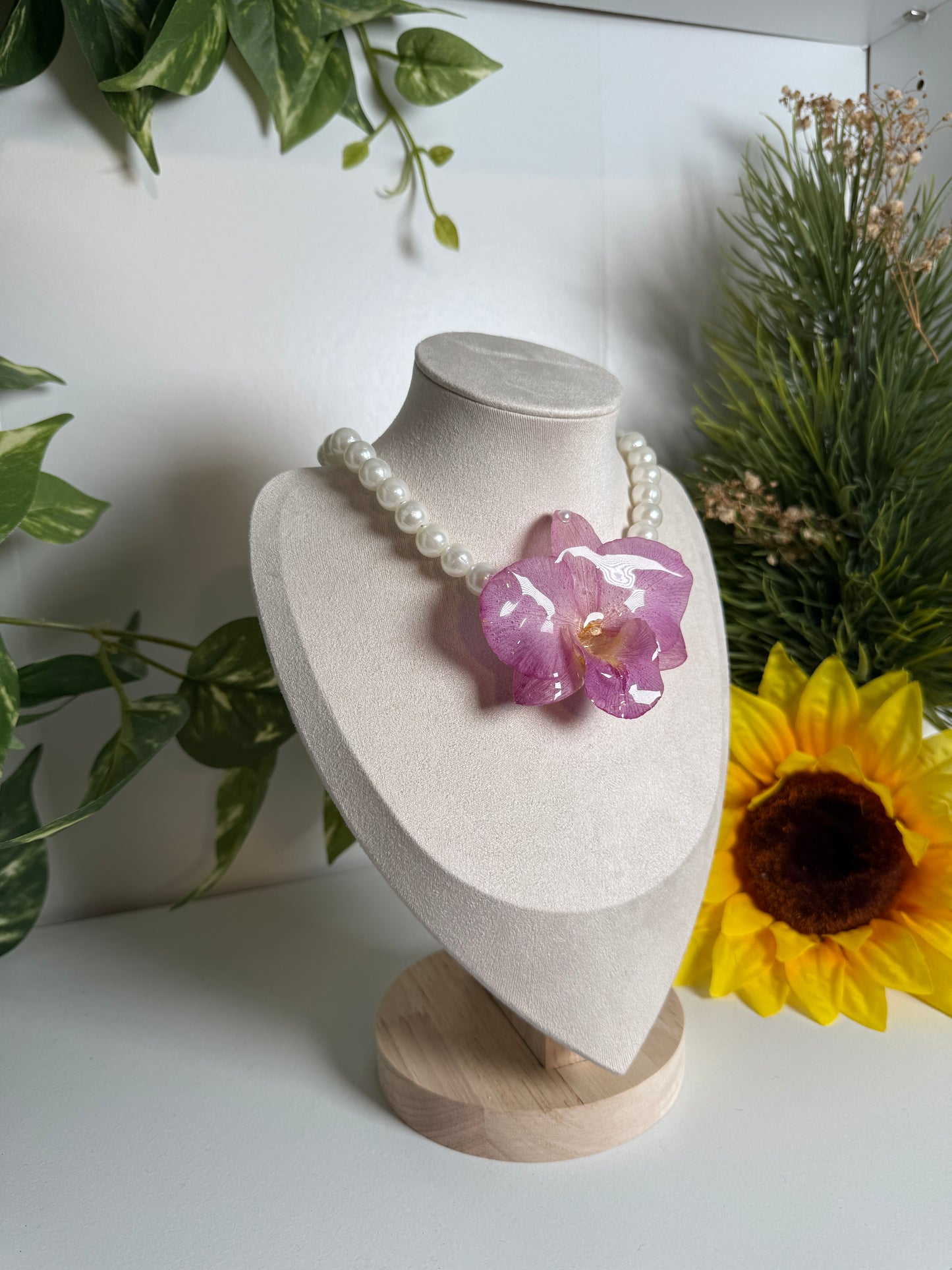 Pinky Orchid pearl necklace Choker