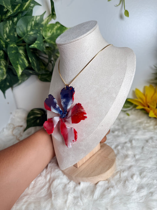 Isla Bloom Hibiscus Necklace