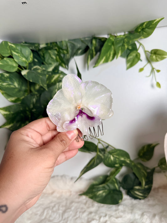 Amethyst Glow – Orchid Hair Comb