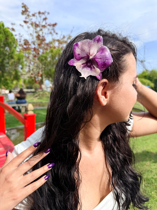 Enchanté Lavender Phalaenopsis 2-in-1 Necklace & Hair Clip
