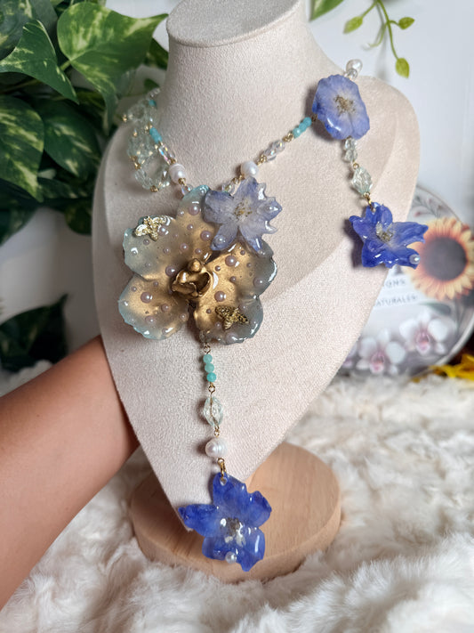 Orquídea Vanda & Delphinium Necklace