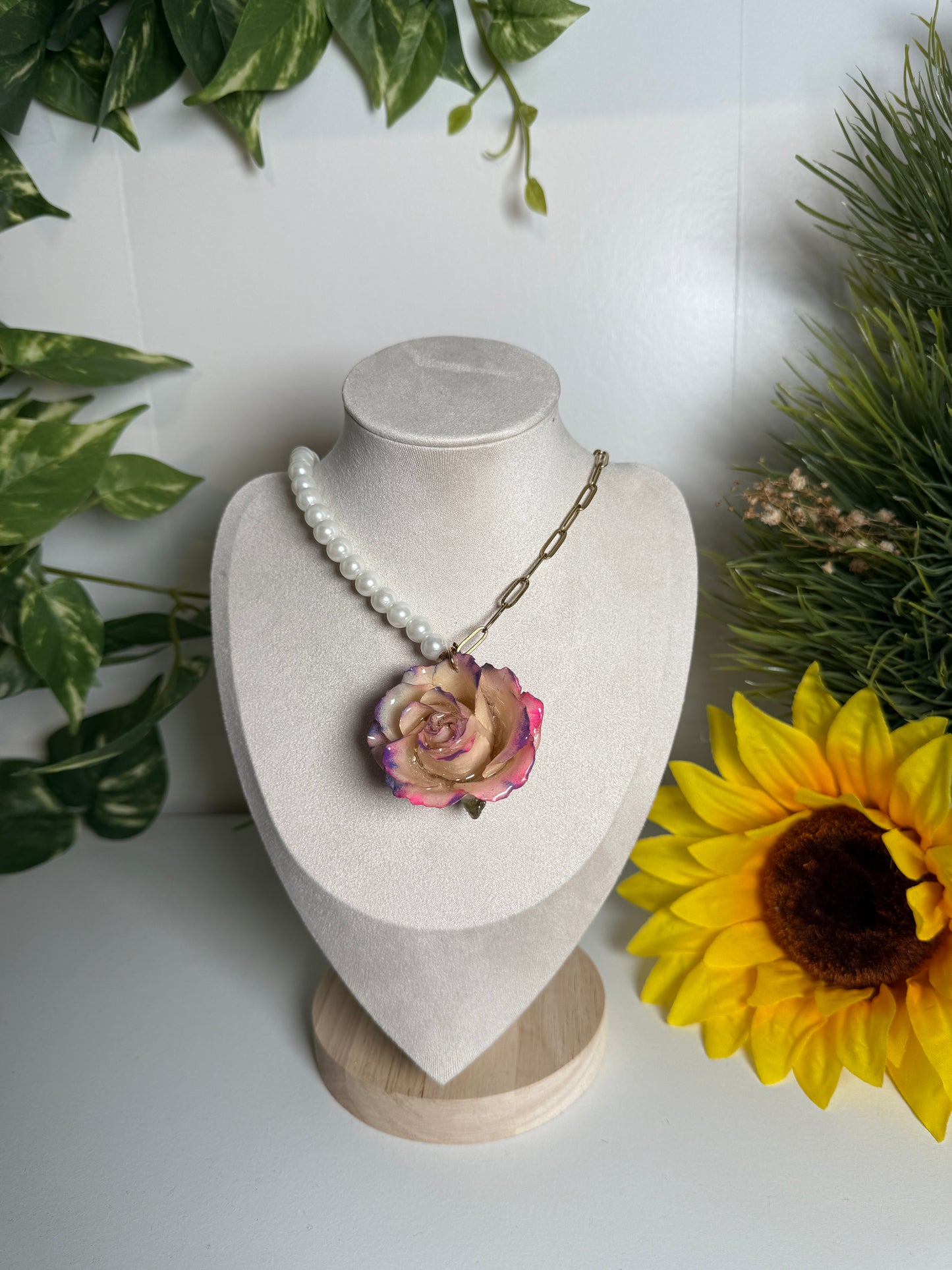 Rose pearl necklace