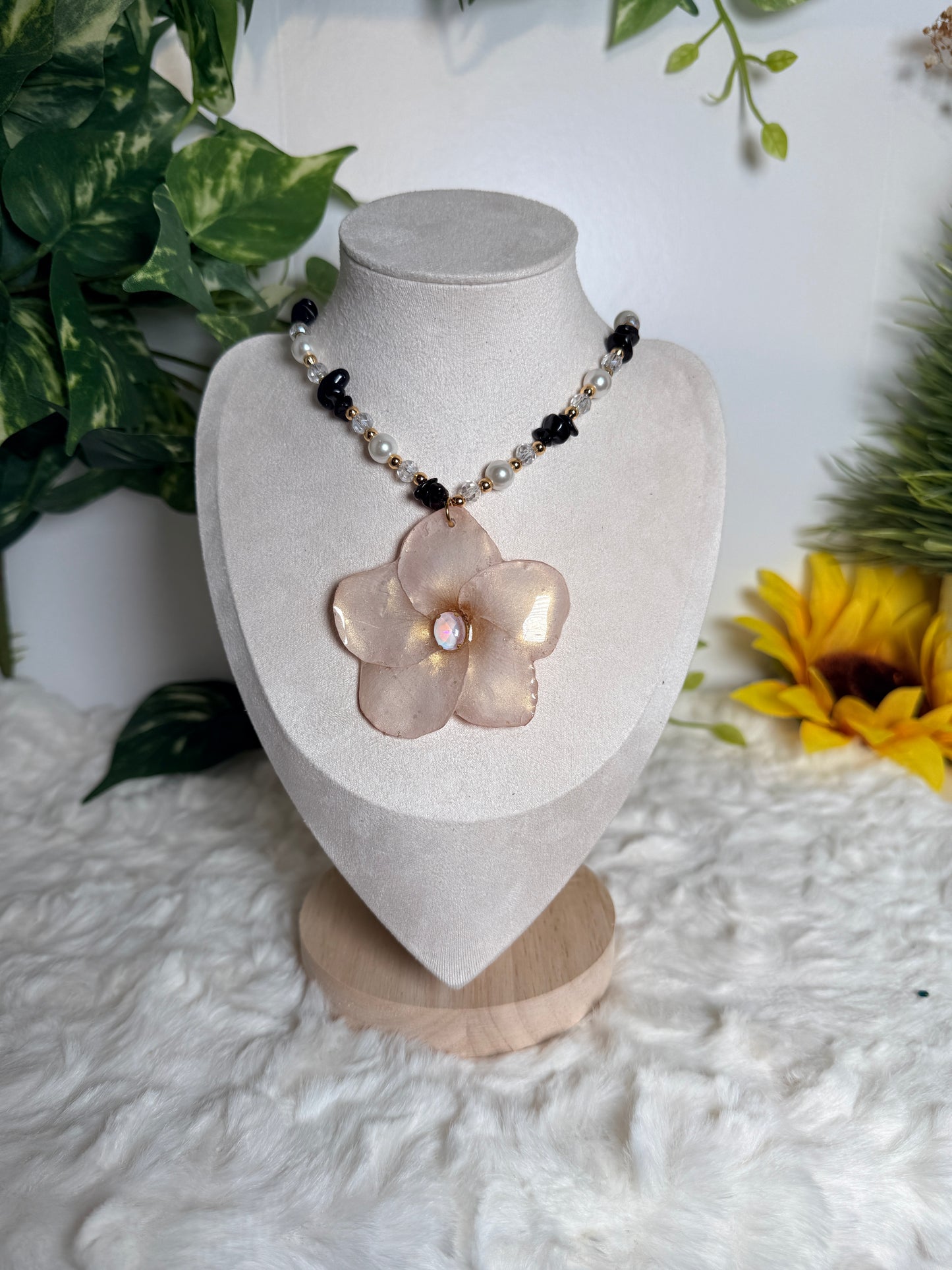 Midnight Blush   Necklace