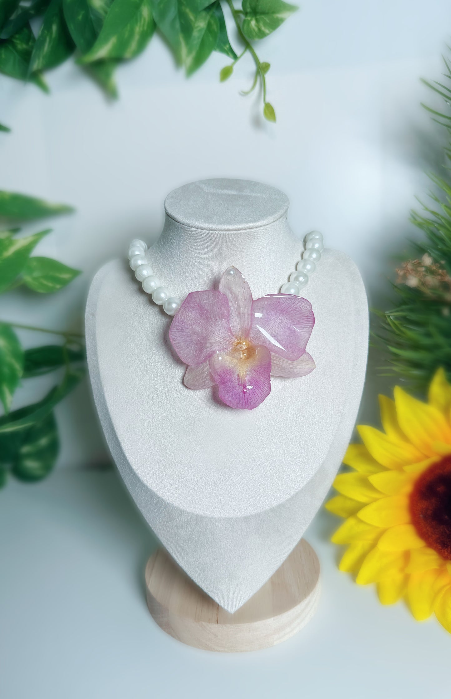 Pinky Orchid pearl necklace Choker