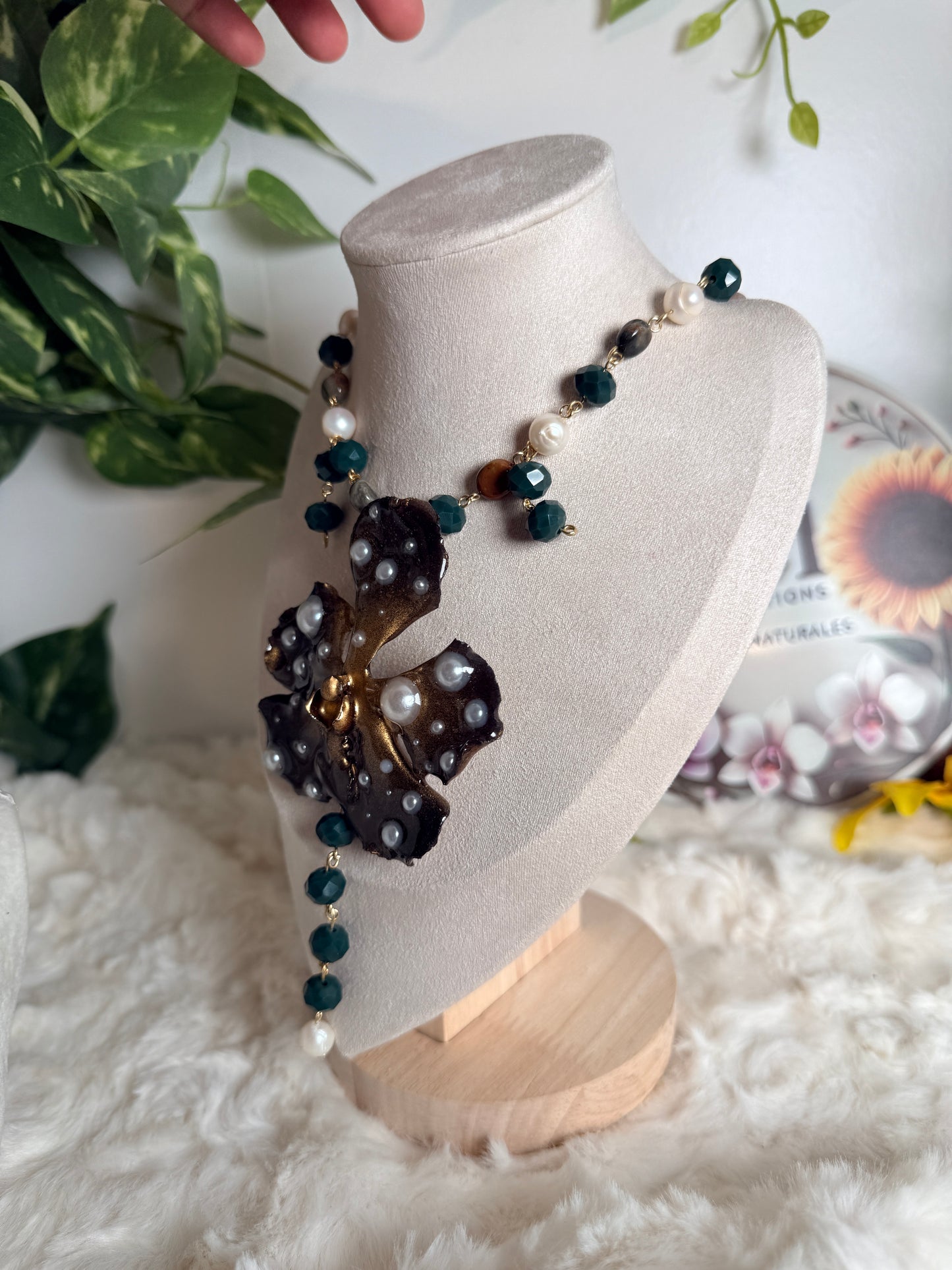Vanda Noir Pearl Necklace