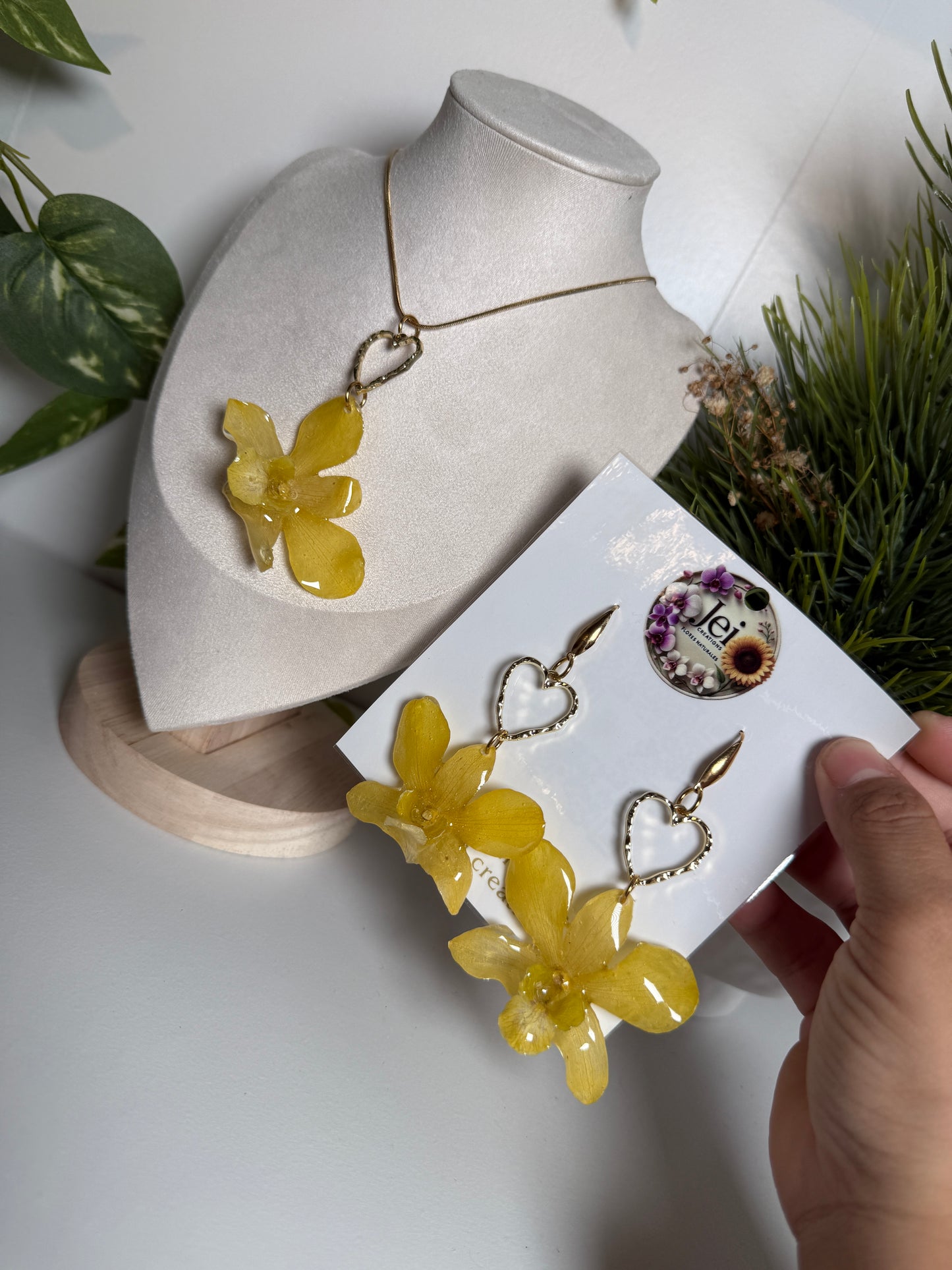 Yellow Dendrobium heart set