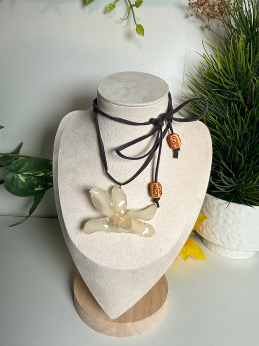 Dendrobium orchid choker