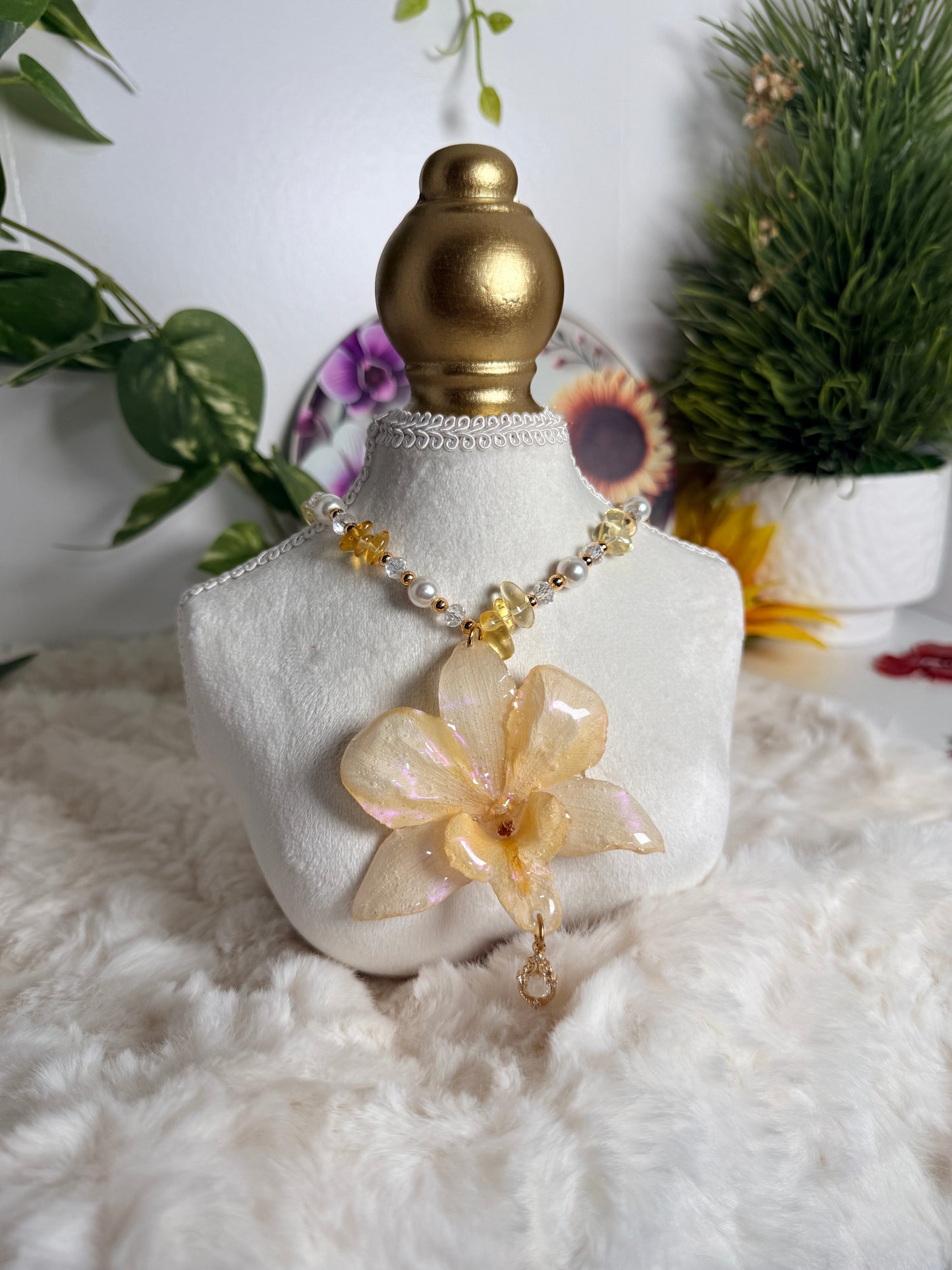 Ivory Glow Necklace