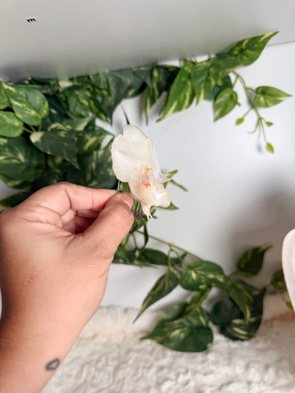 Aurora Pearl – Orchid Hair Comb